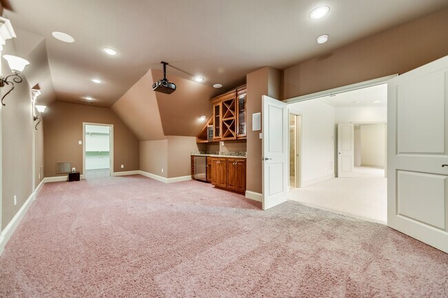 Building Photo - Gorgeous Custom Home on a private 1 acre l...