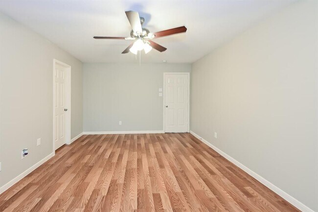 Building Photo - 6341 Settlers Square Ln