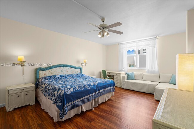 Building Photo - 5001 Collins Ave