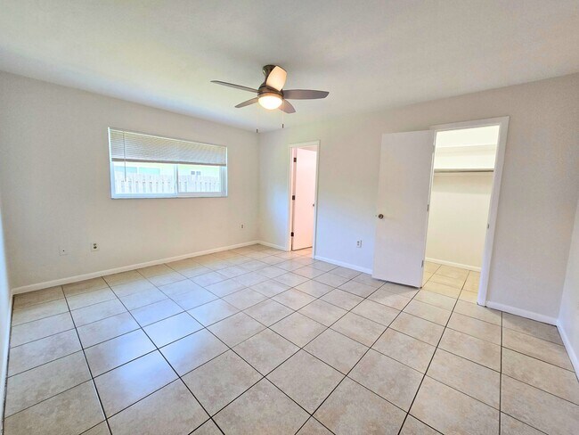 Building Photo - 5417 Desoto Pl
