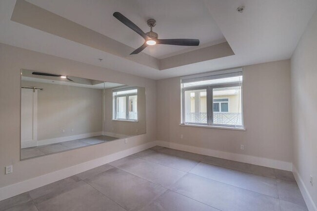 Building Photo - 309 E Ocean Ave