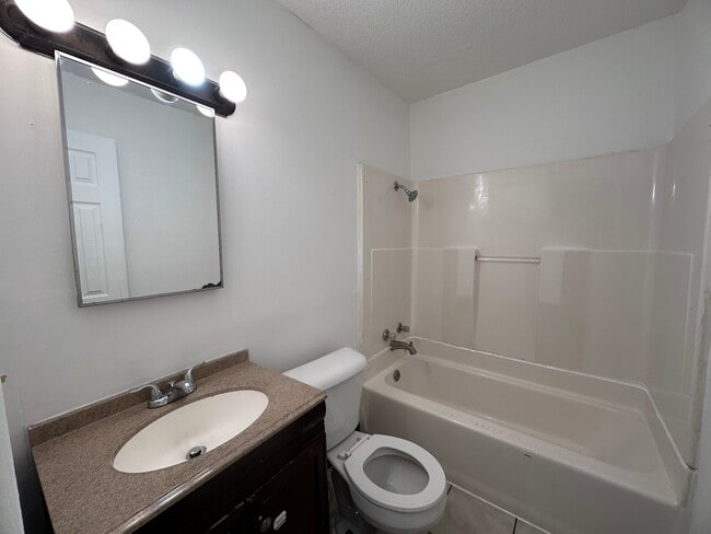 Building Photo - 1001 Shasta-