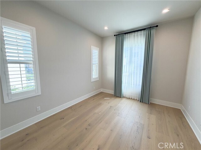 Building Photo - 115 Mossvine