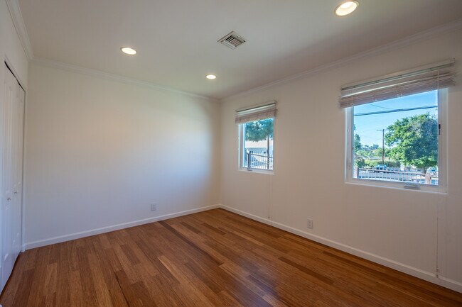 Building Photo - 10930 Oro Vista Ave