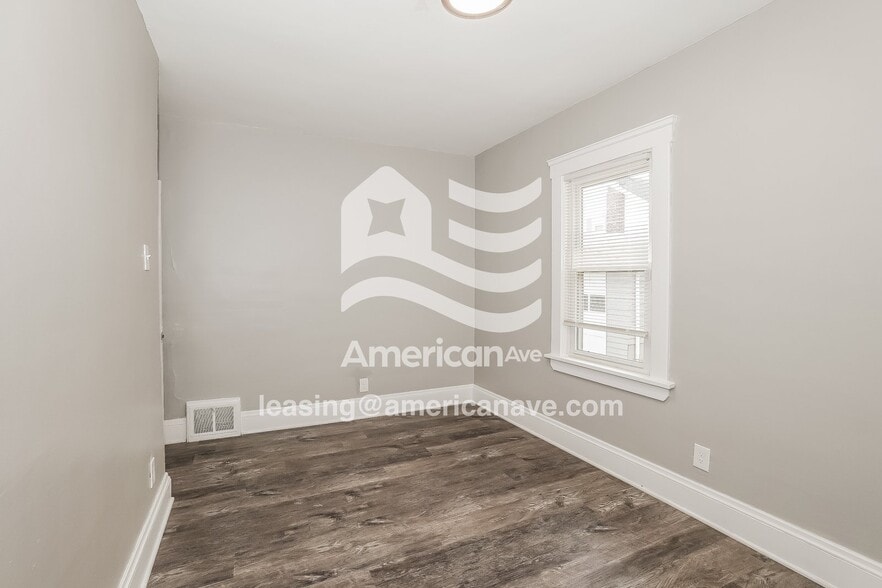 Building Photo - 4907 Gifford Ave