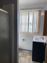 Building Photo - Beautiful, Spacious 3 bed Condo