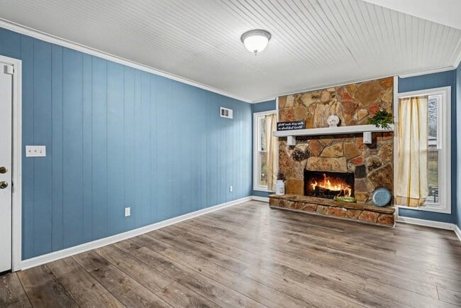 Building Photo - 1950 Branch View Dr