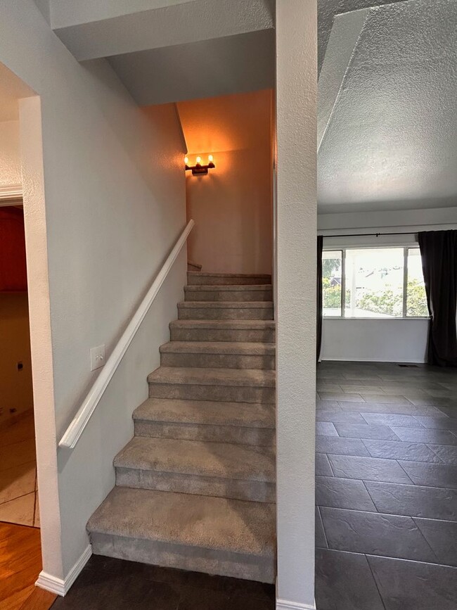 Building Photo - Beautiful home for rent in Visalia!