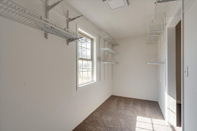 Building Photo - Charming, Pet-Friendly Home in East Ridge — Roomy Yard, Updated Features & Great Location!