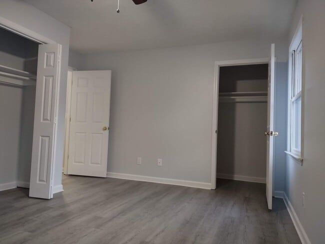 Building Photo - 2 bedroom 1.5 bath condo near ETSU