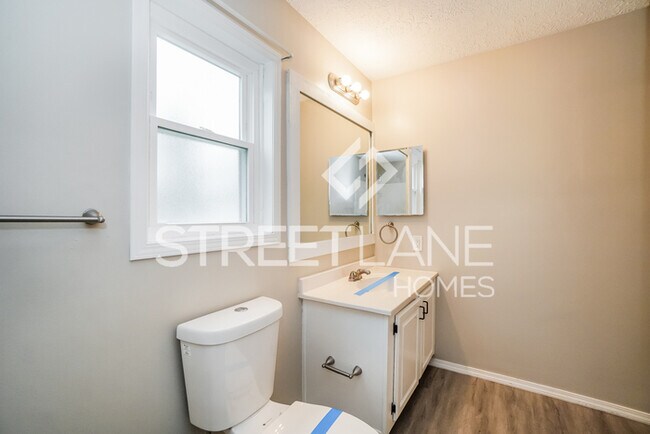 Building Photo - Charming 3 Bedroom in Whitehall!