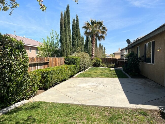 Building Photo - Beautiful home on cul-de-sac!!!