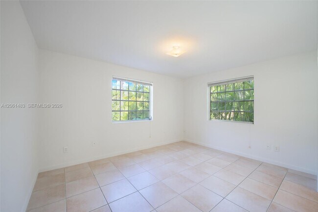 Building Photo - 3912 Ponce de Leon Blvd