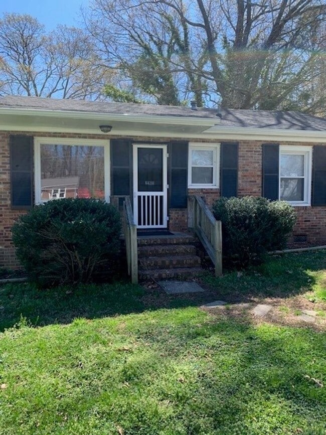 Building Photo - Cozy 2 Bedroom Home Available Now!