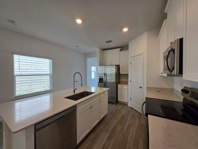 Building Photo - Beautiful 3-Bed, 2.5-Bath home in Tara Lane