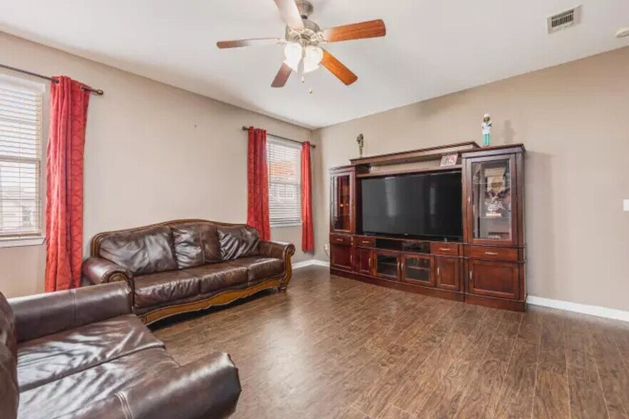 Building Photo - 414 Peoria Blvd