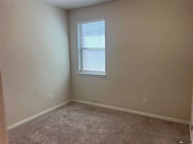 Building Photo - 6810 Pleasanton Pkwy