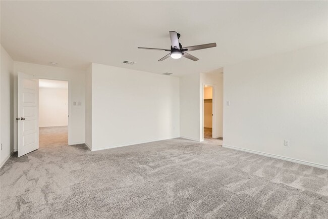Building Photo - 4 Bedroom 2.5 Bathrooms! Loft and Office! ...