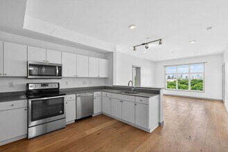 Building Photo - 400 Herron Dr