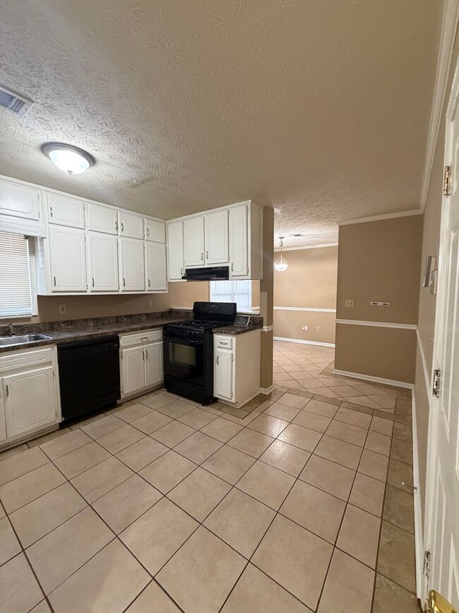 Building Photo - Charming Two-Story Home on a Corner Lot in Jonesboro