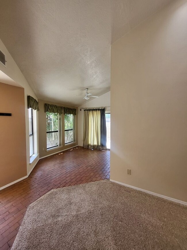 Building Photo - 5330 Heritage Way NE