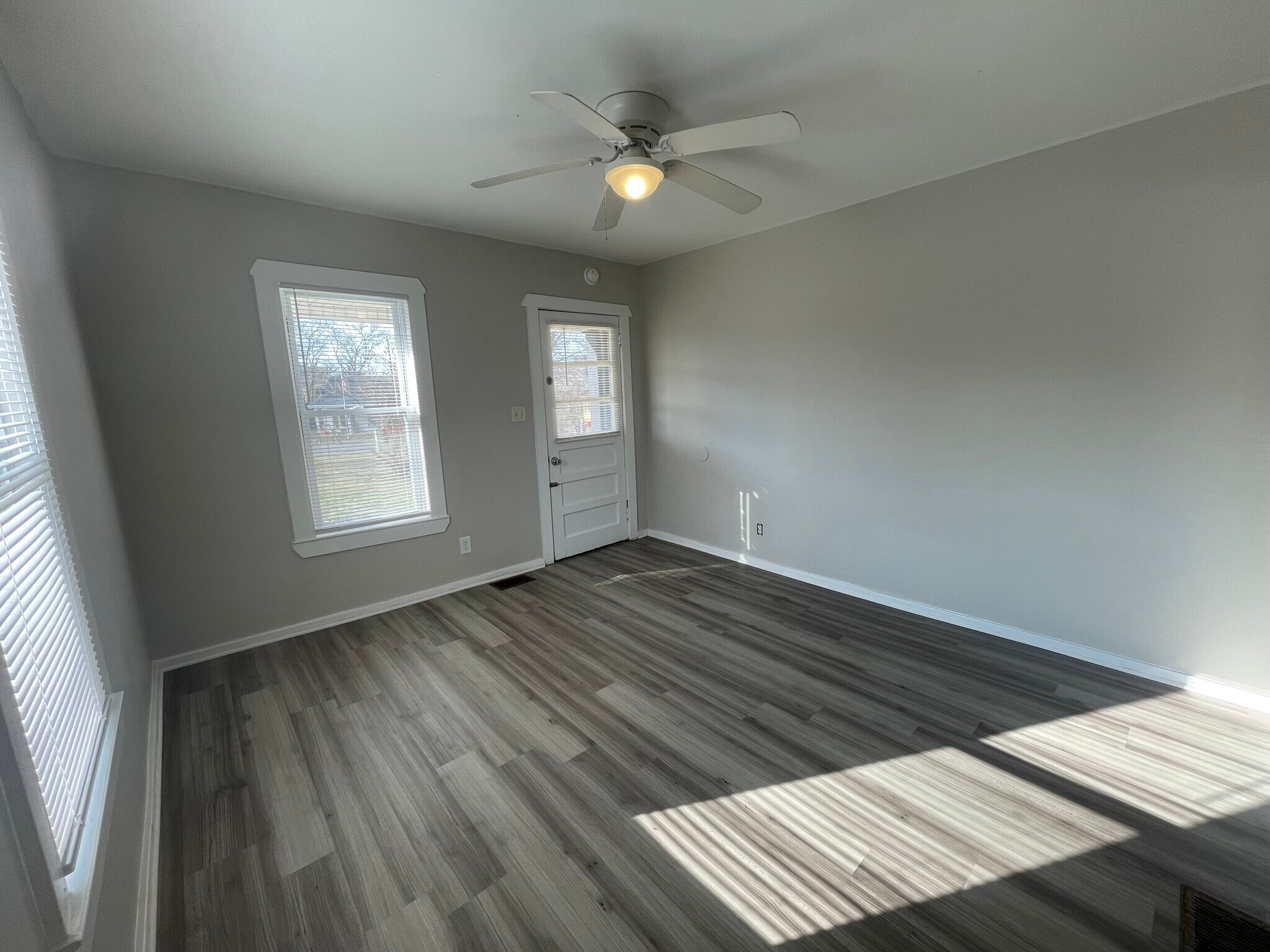 Building Photo - 209 Burdock St