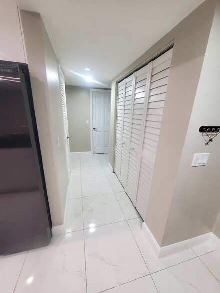 Building Photo - 3568 Boca Ciega Dr