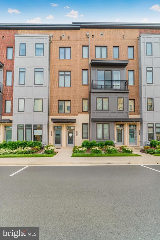 Building Photo - 23619 Waterford Downs Terrace