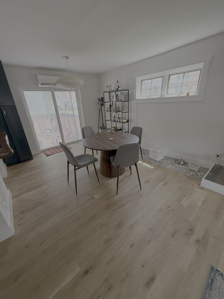 kitchen table - 4626 MacArthur Ln