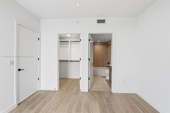 Building Photo - 3900 Alton Rd