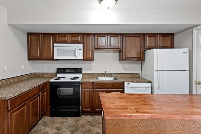 Building Photo - 133 Creekside Ct