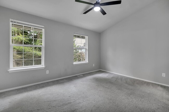 Building Photo - Peaceful Corner Townhome in the Heart of Sumner