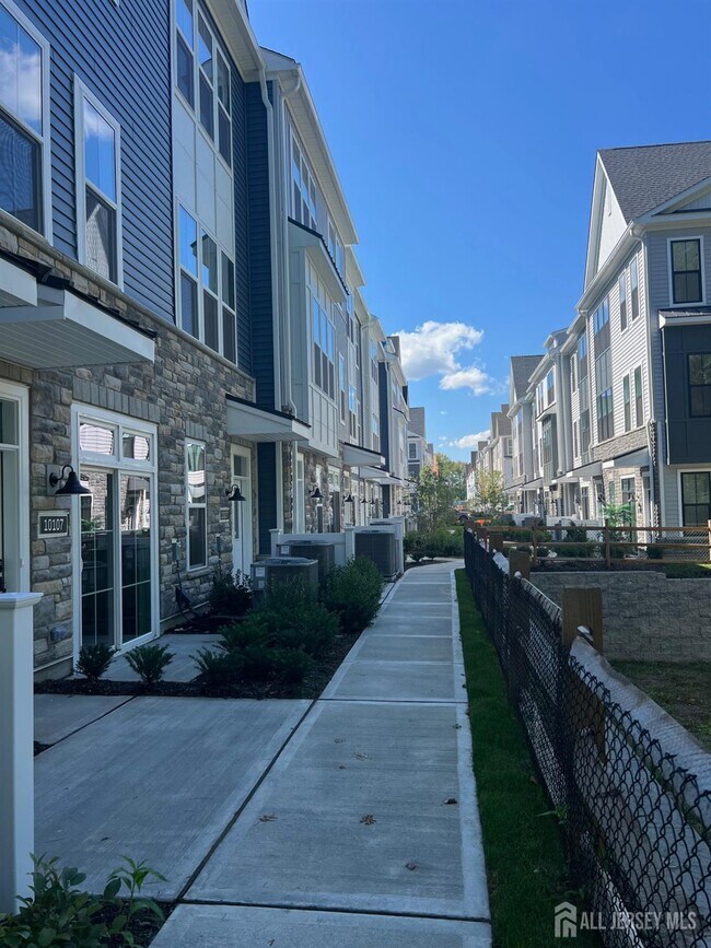 Building Photo - 10106 Donatello Dr