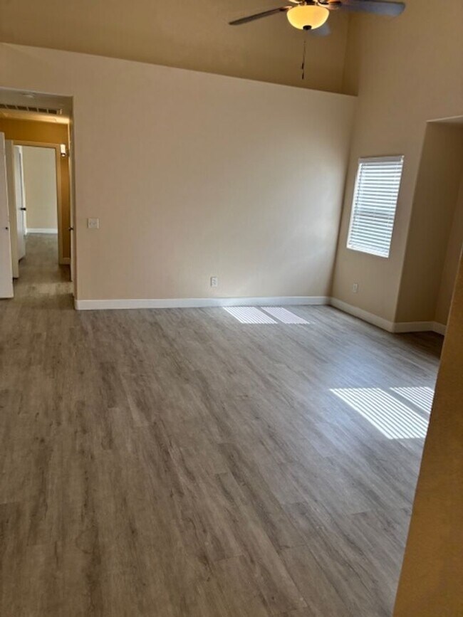 Building Photo - BEAUTIFUL SPACIOUS TOP FLOOR 2 BEDROOM & 2 FULL BATHROOM CONDO IN THE SOUTHWEST