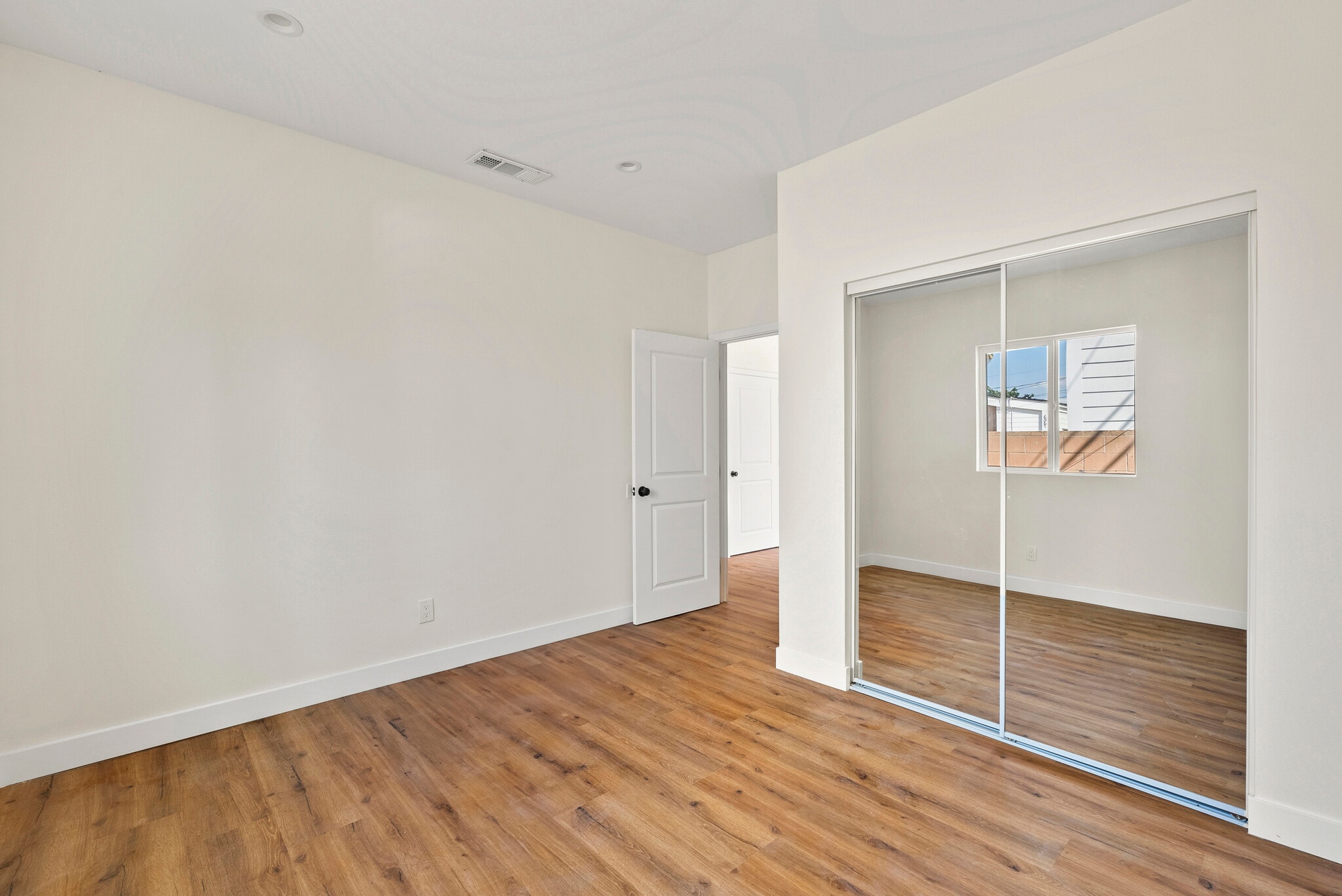 Building Photo - 3043 S Bronson Ave