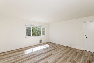 Building Photo - 184 Callan Avenue