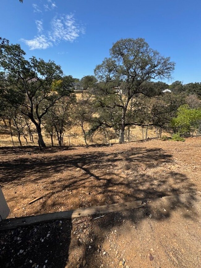 Building Photo - 3 Bedroom home in Lake California