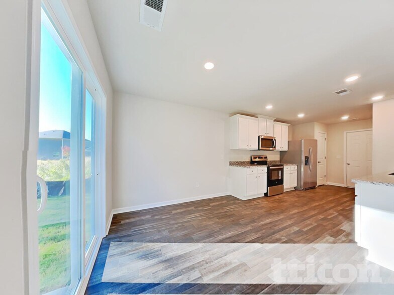 Building Photo - 2118 Southlea Dr