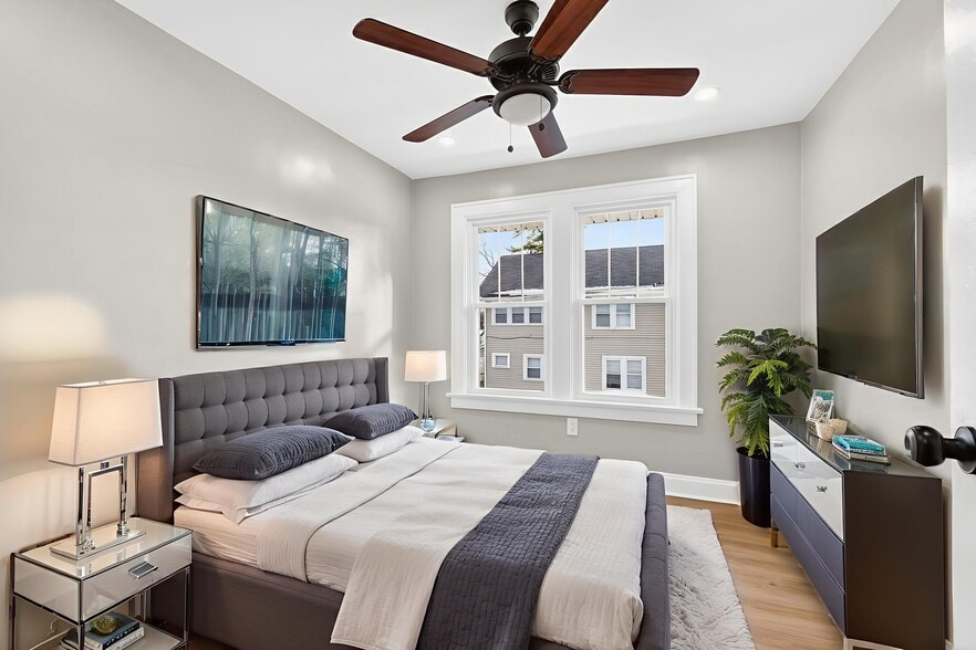 Building Photo - 1234 S Champion Ave