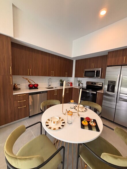 Building Photo - 1904 Monroe St