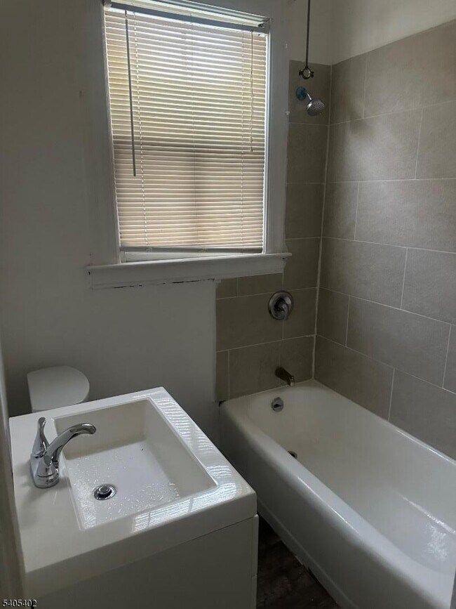 Building Photo - 70 Palm St