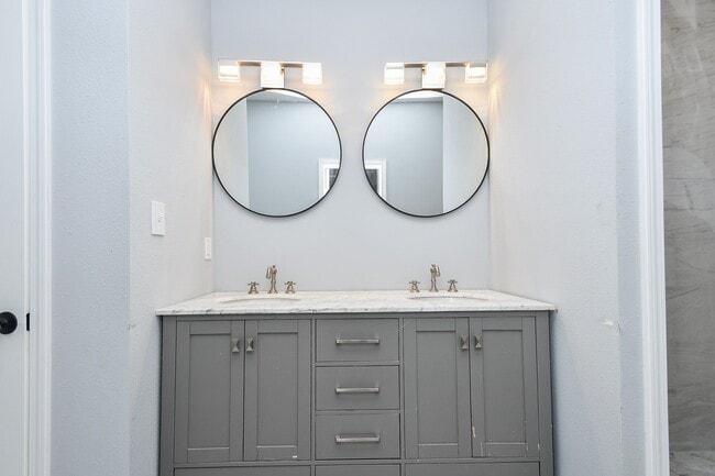 Building Photo - 10322 Rancho Bernardo Ln