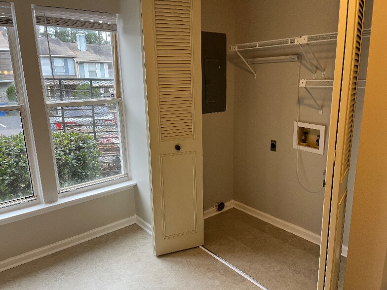 Building Photo - 4336 Halliwell Dr
