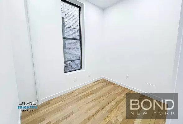 Building Photo - 225 E 14th St