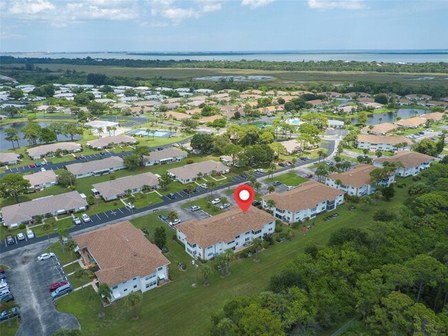 Building Photo - 1217 S Lakes End Dr