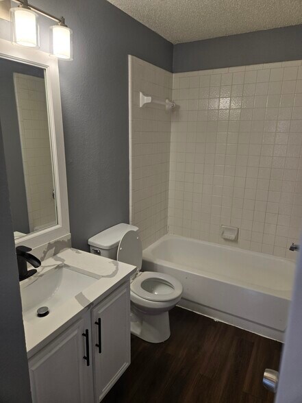 Building Photo - 5111 Welbeck Ct