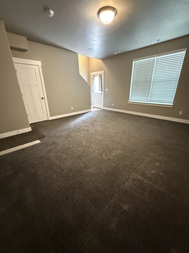 Building Photo - 903 S 2580 E