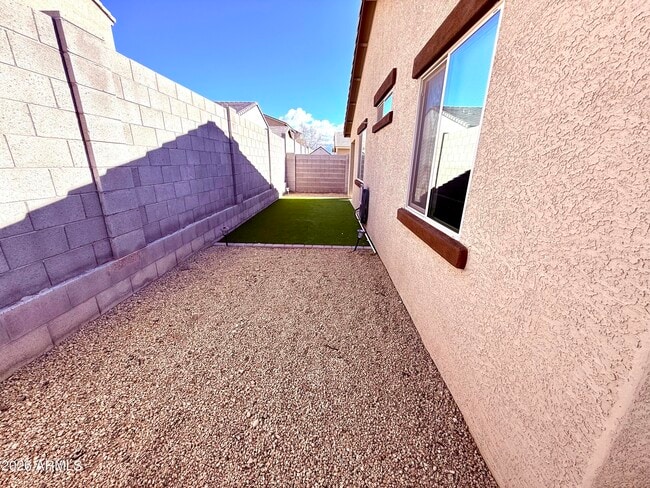 Building Photo - 1884 W Expressman St