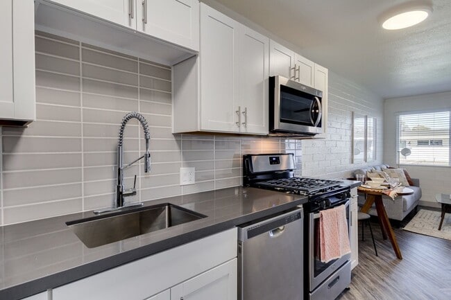 Building Photo - 3031 N 69th Pl
