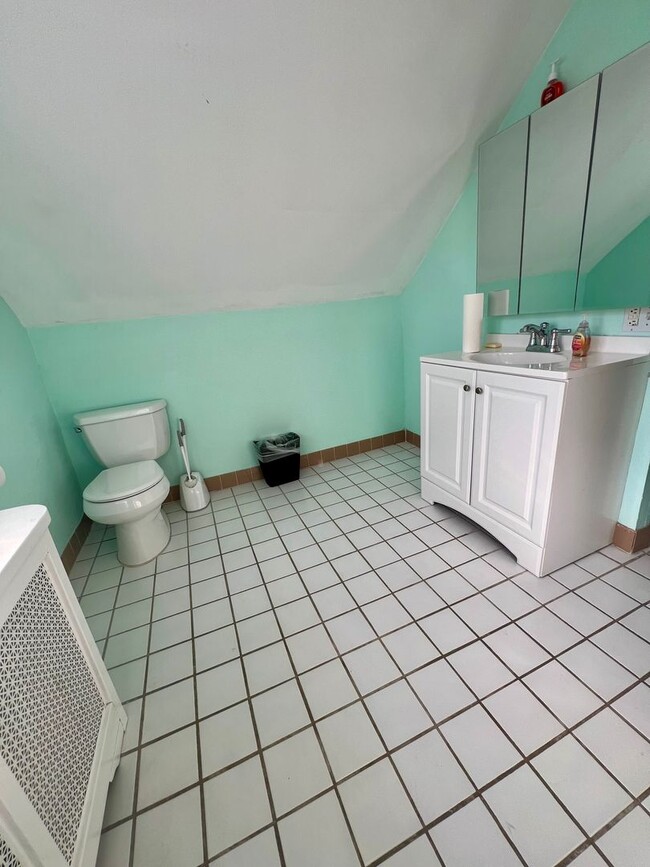 Building Photo - Gorgeous 5-Bedroom Single Family Home in Upper Darby! Available NOW!